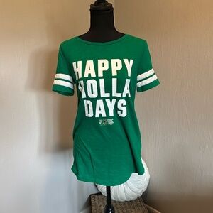 Pink Victoria’s Secret T-shirt 💚